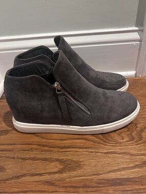 Madden Girl Gray Suede Hidden Wedge Sneakers High Top Zip Up Shoes Size 9